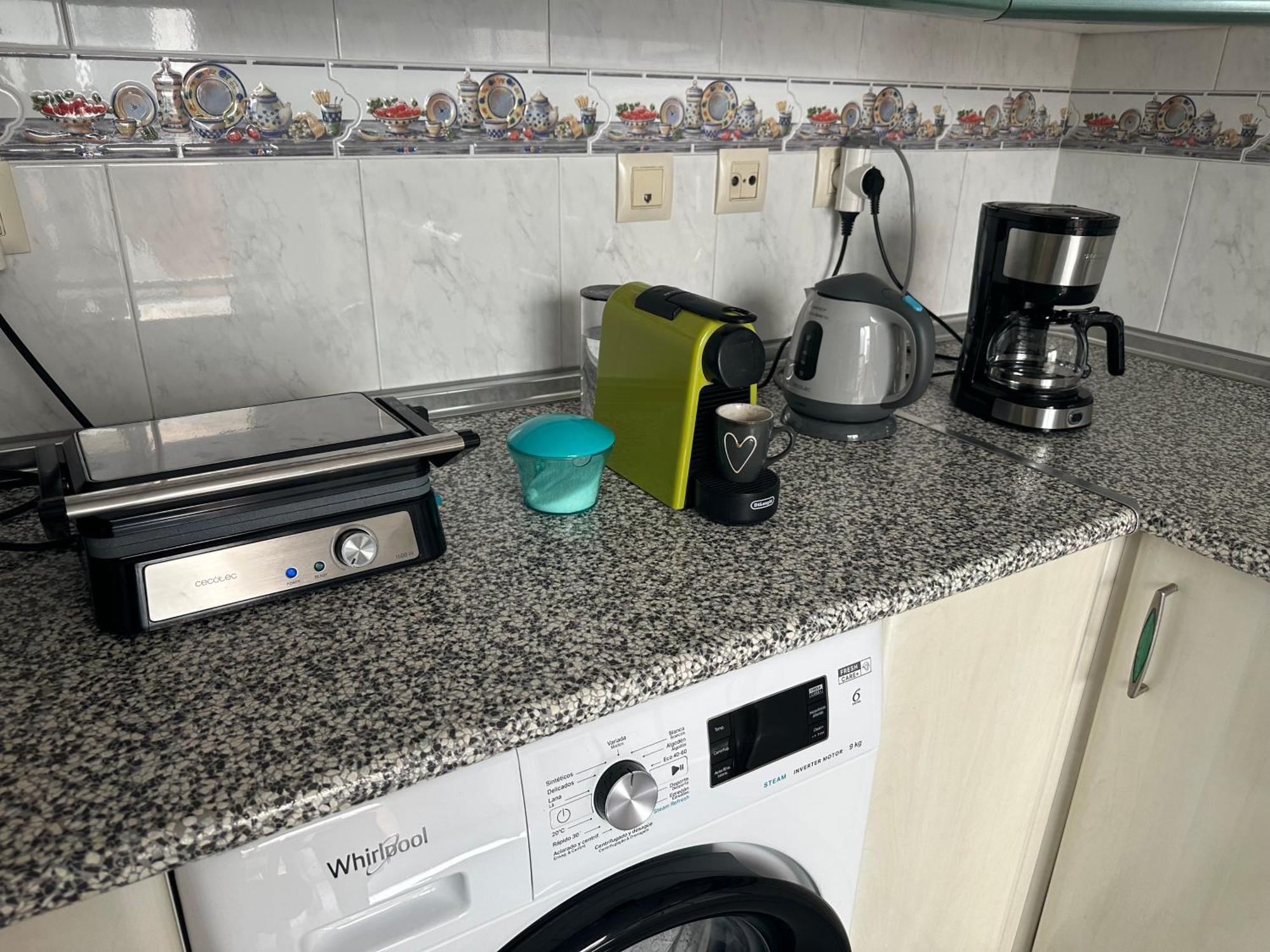 Almeria Centro Habitacion Privada En Apartamento Compartido Buitenkant foto