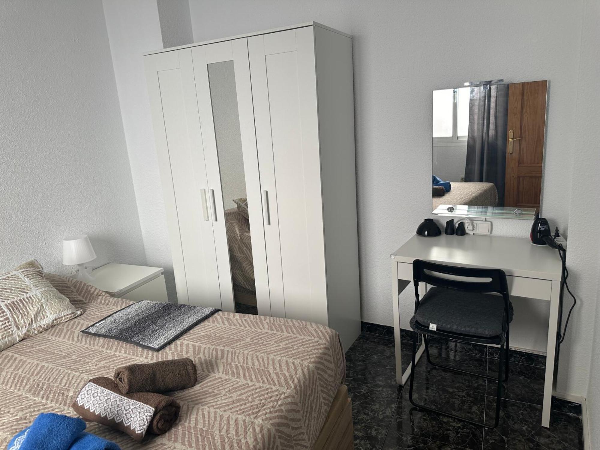 Almeria Centro Habitacion Privada En Apartamento Compartido Buitenkant foto