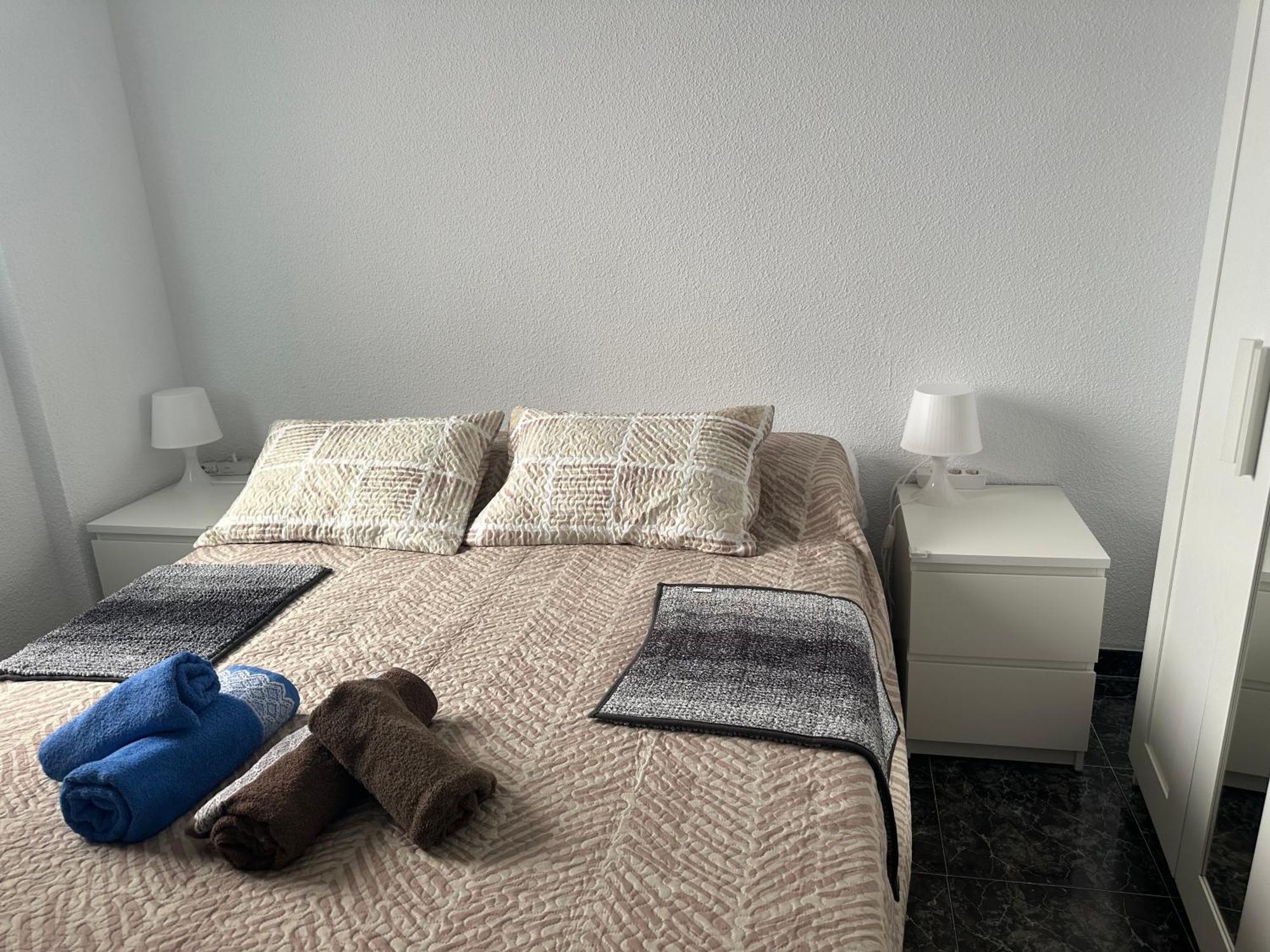 Almeria Centro Habitacion Privada En Apartamento Compartido Buitenkant foto