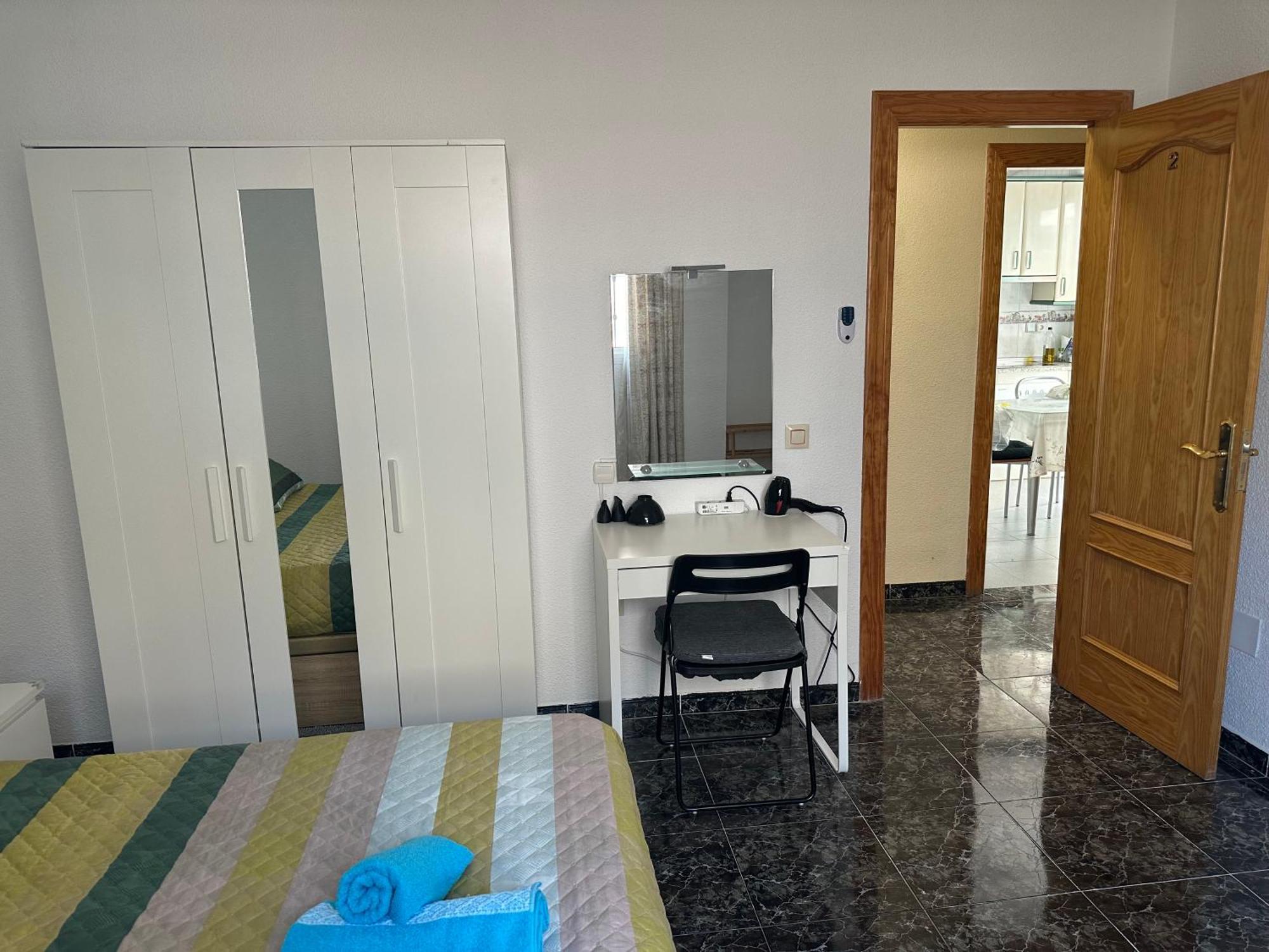 Almeria Centro Habitacion Privada En Apartamento Compartido Buitenkant foto
