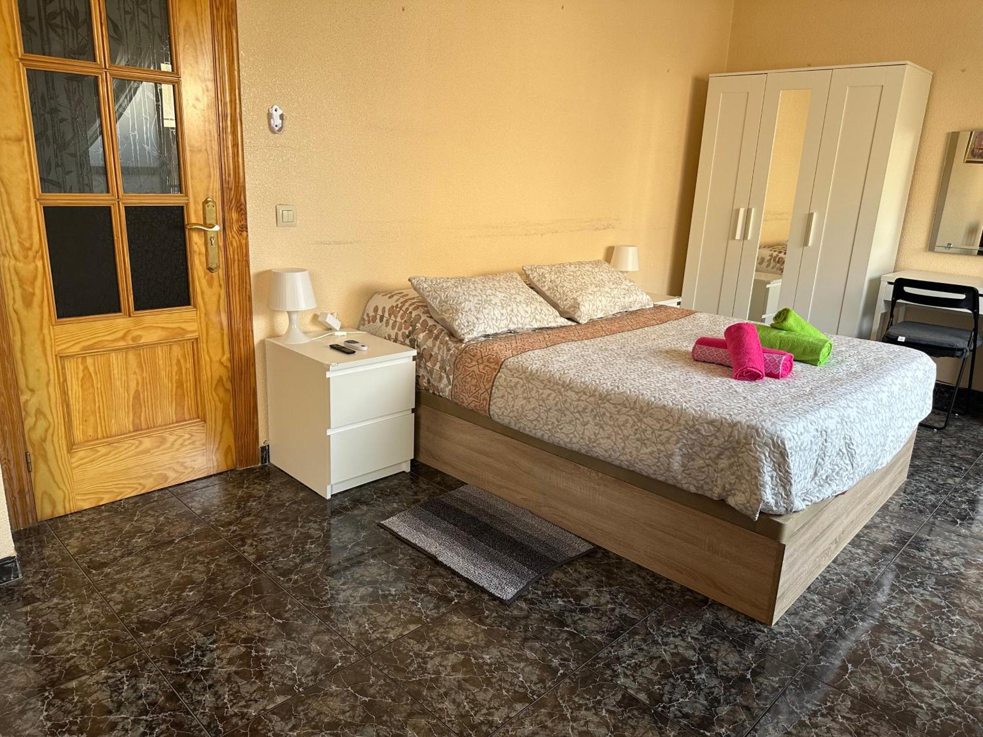 Almeria Centro Habitacion Privada En Apartamento Compartido Buitenkant foto