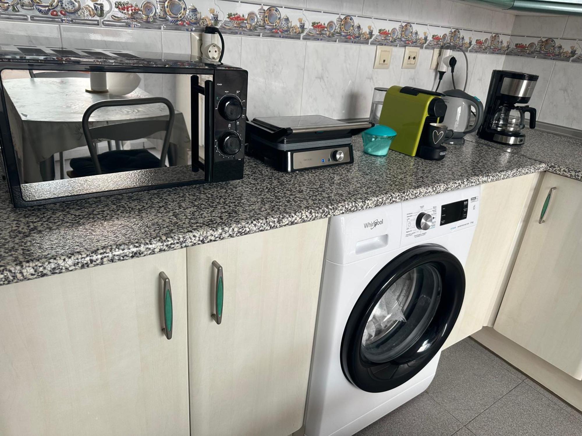 Almeria Centro Habitacion Privada En Apartamento Compartido Buitenkant foto
