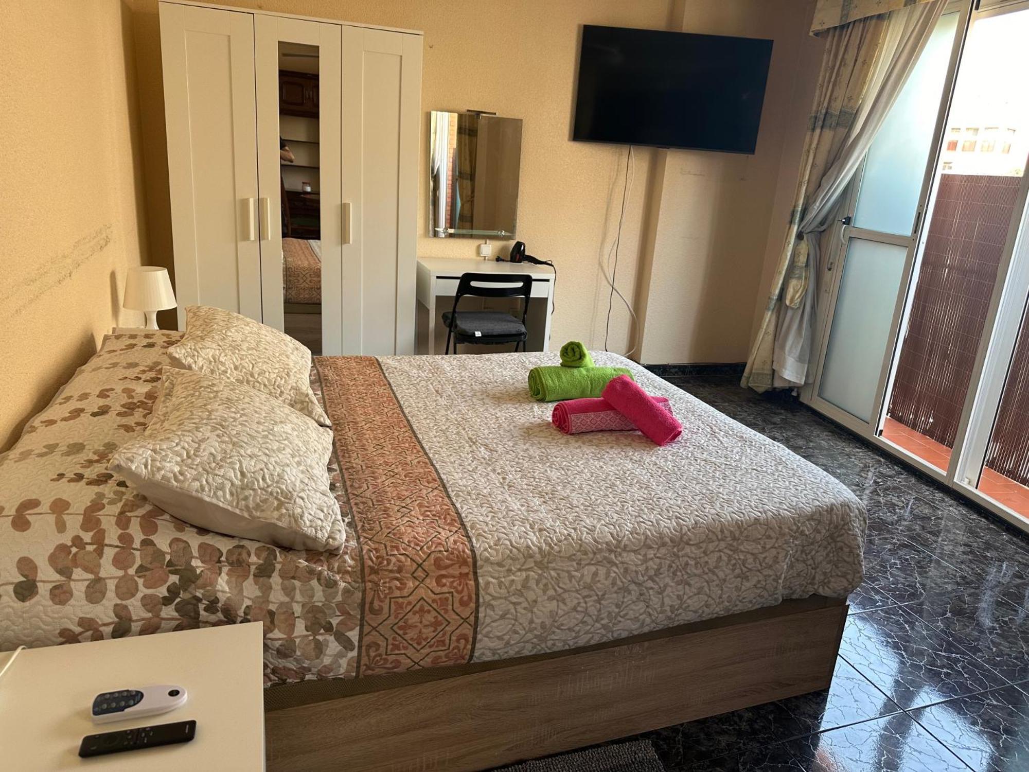 Almeria Centro Habitacion Privada En Apartamento Compartido Buitenkant foto