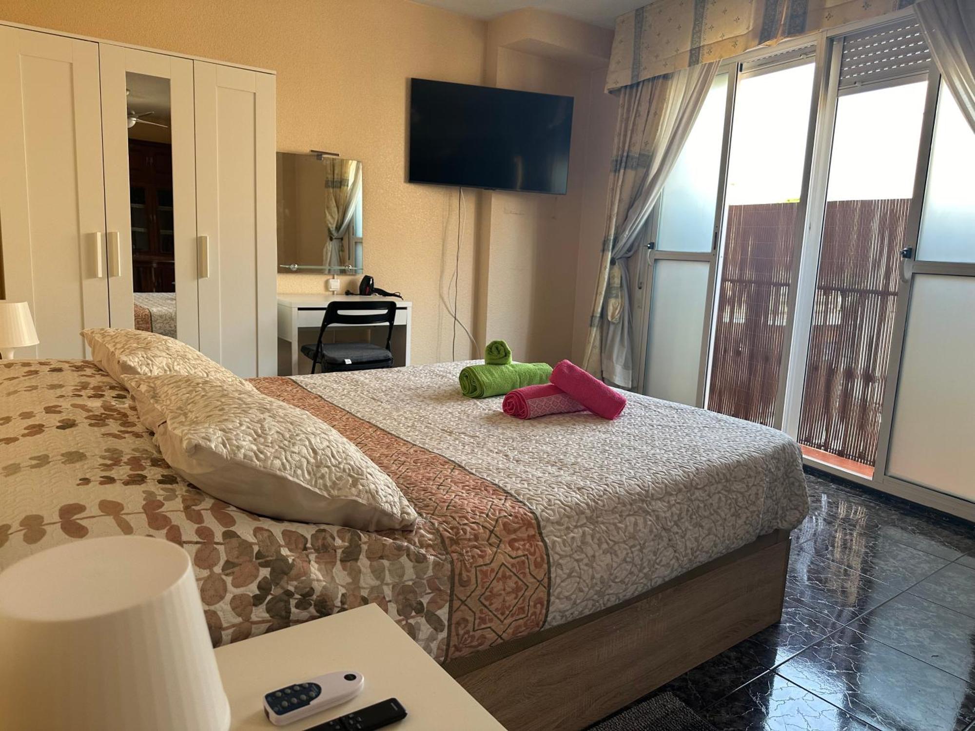 Almeria Centro Habitacion Privada En Apartamento Compartido Buitenkant foto