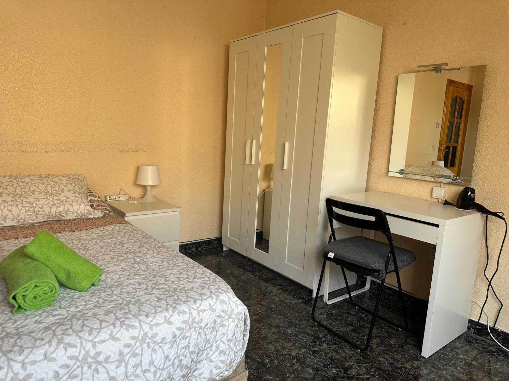 Almeria Centro Habitacion Privada En Apartamento Compartido Buitenkant foto