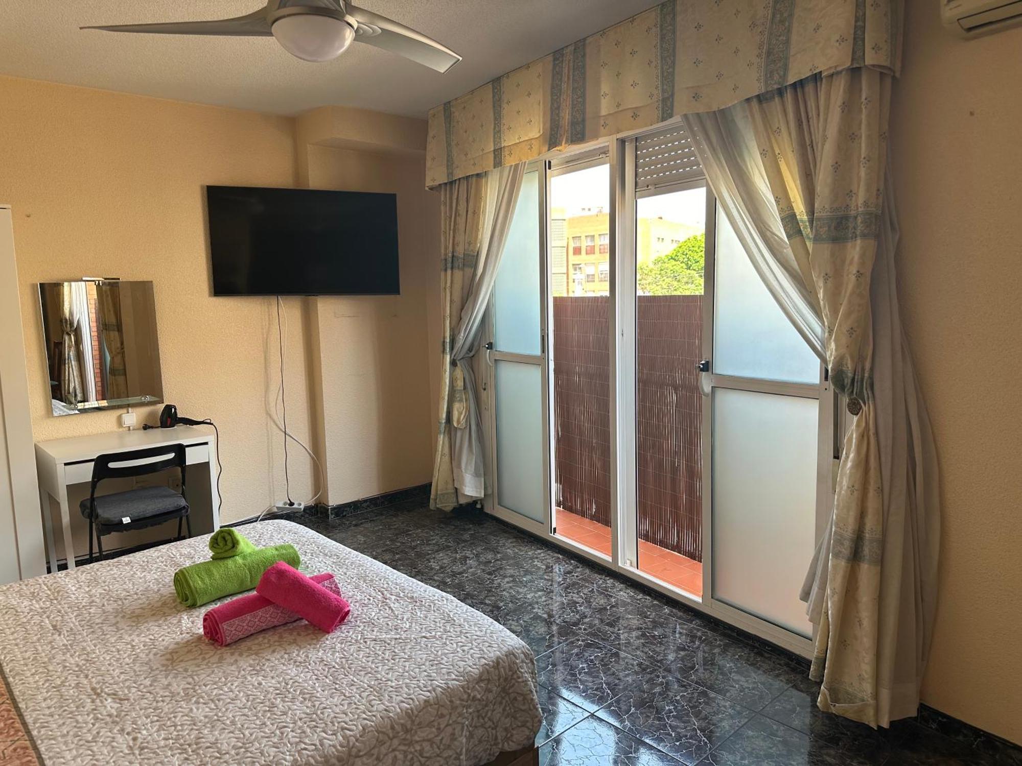 Almeria Centro Habitacion Privada En Apartamento Compartido Buitenkant foto