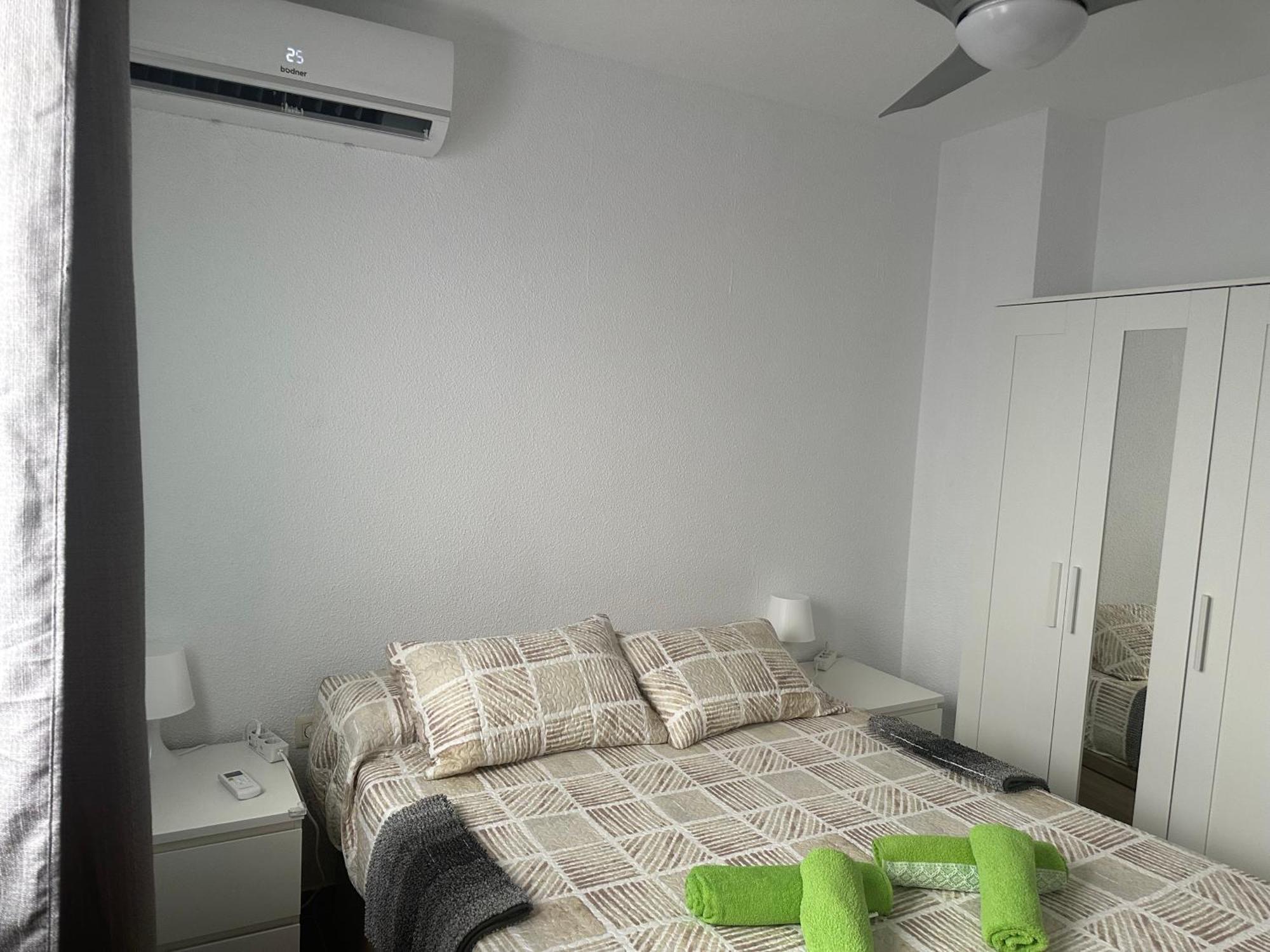 Almeria Centro Habitacion Privada En Apartamento Compartido Buitenkant foto
