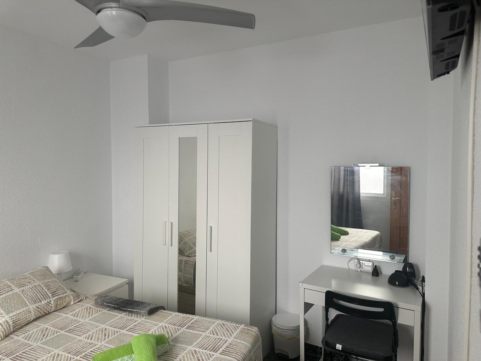 Almeria Centro Habitacion Privada En Apartamento Compartido Buitenkant foto