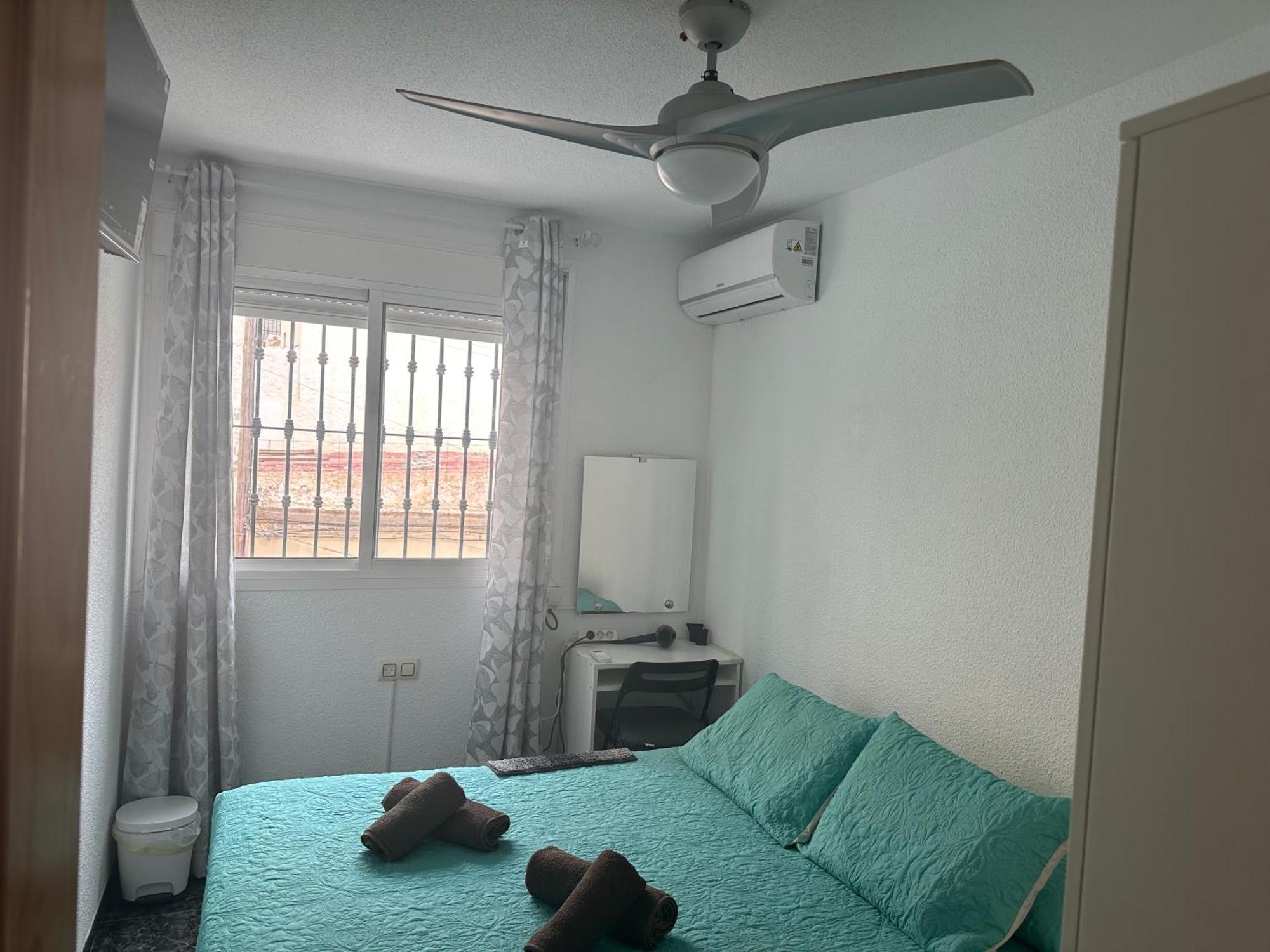 Almeria Centro Habitacion Privada En Apartamento Compartido Buitenkant foto