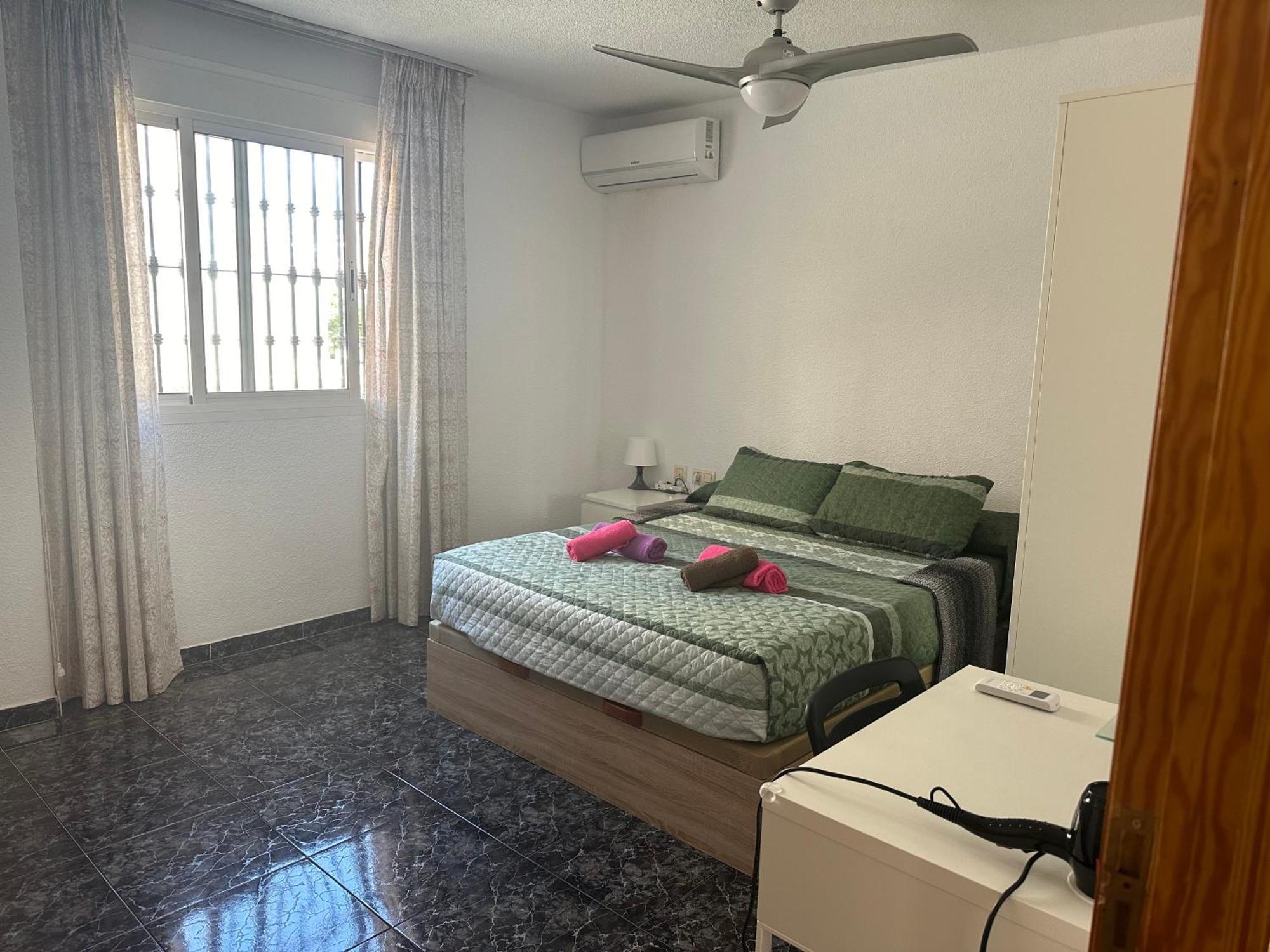 Almeria Centro Habitacion Privada En Apartamento Compartido Buitenkant foto
