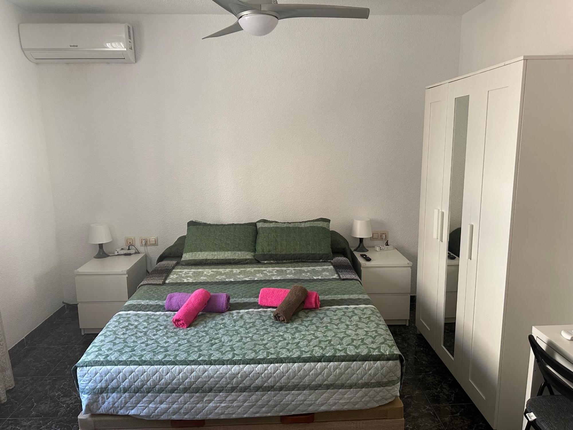 Almeria Centro Habitacion Privada En Apartamento Compartido Buitenkant foto