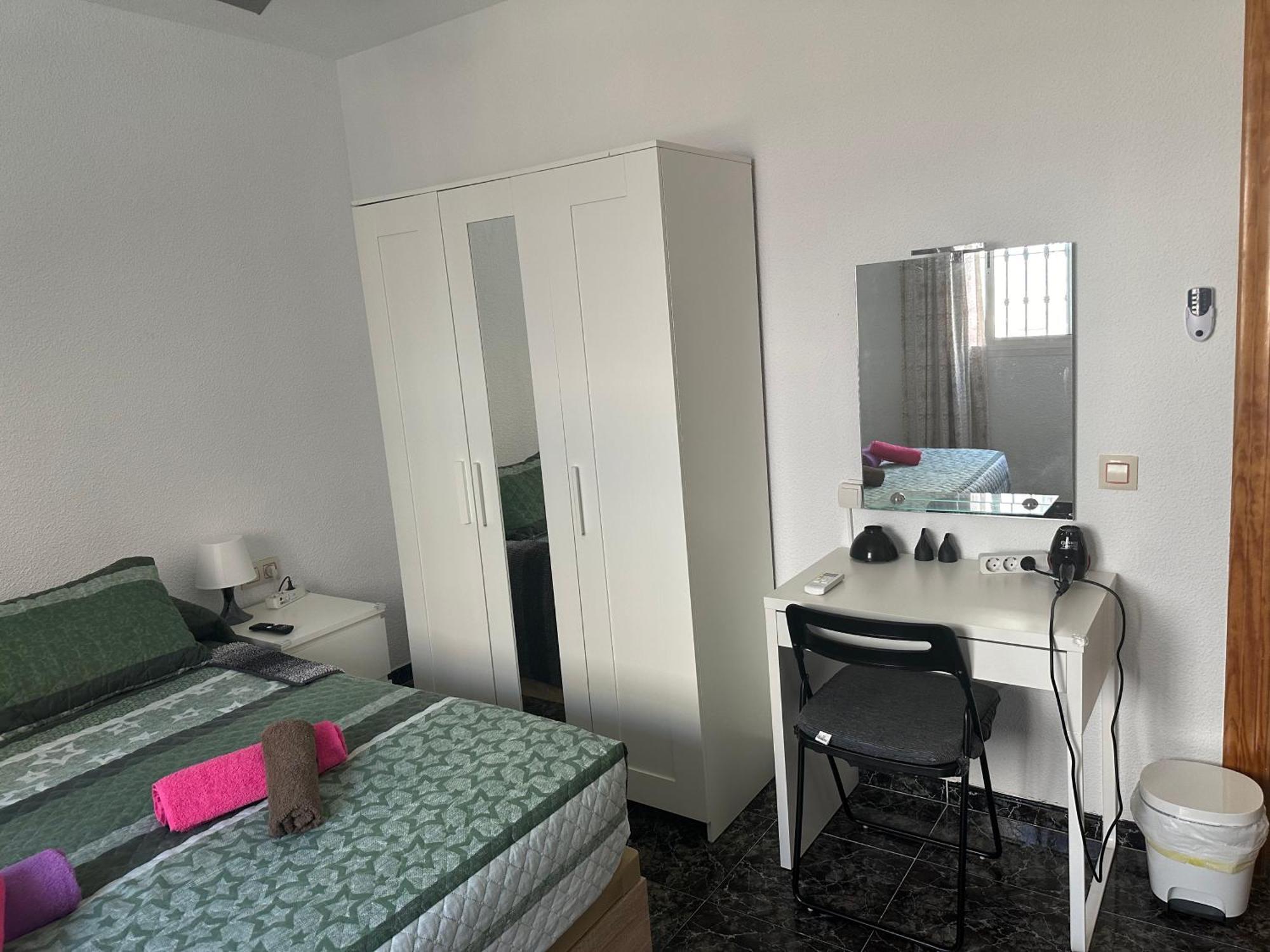 Almeria Centro Habitacion Privada En Apartamento Compartido Buitenkant foto