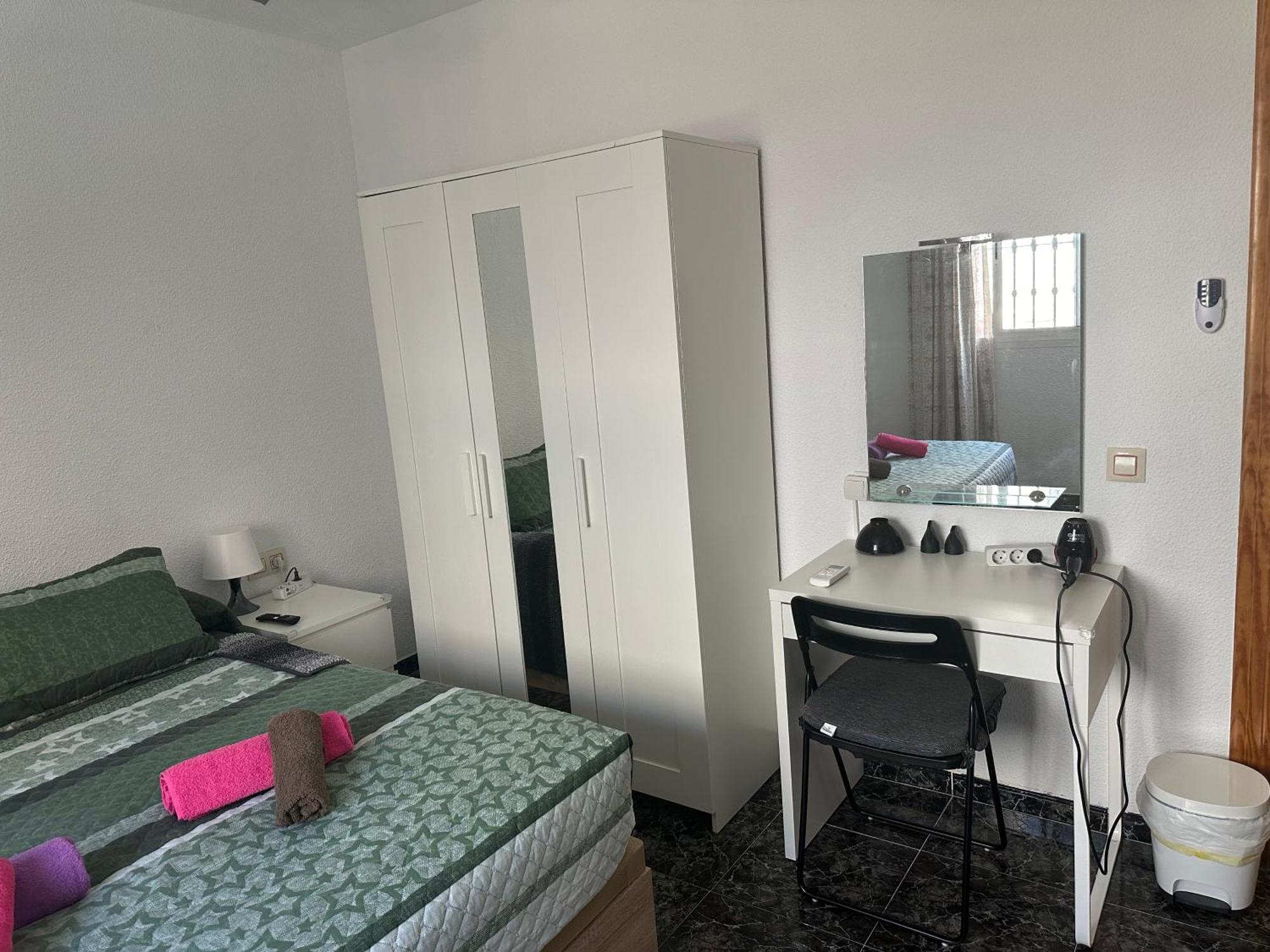 Almeria Centro Habitacion Privada En Apartamento Compartido Buitenkant foto