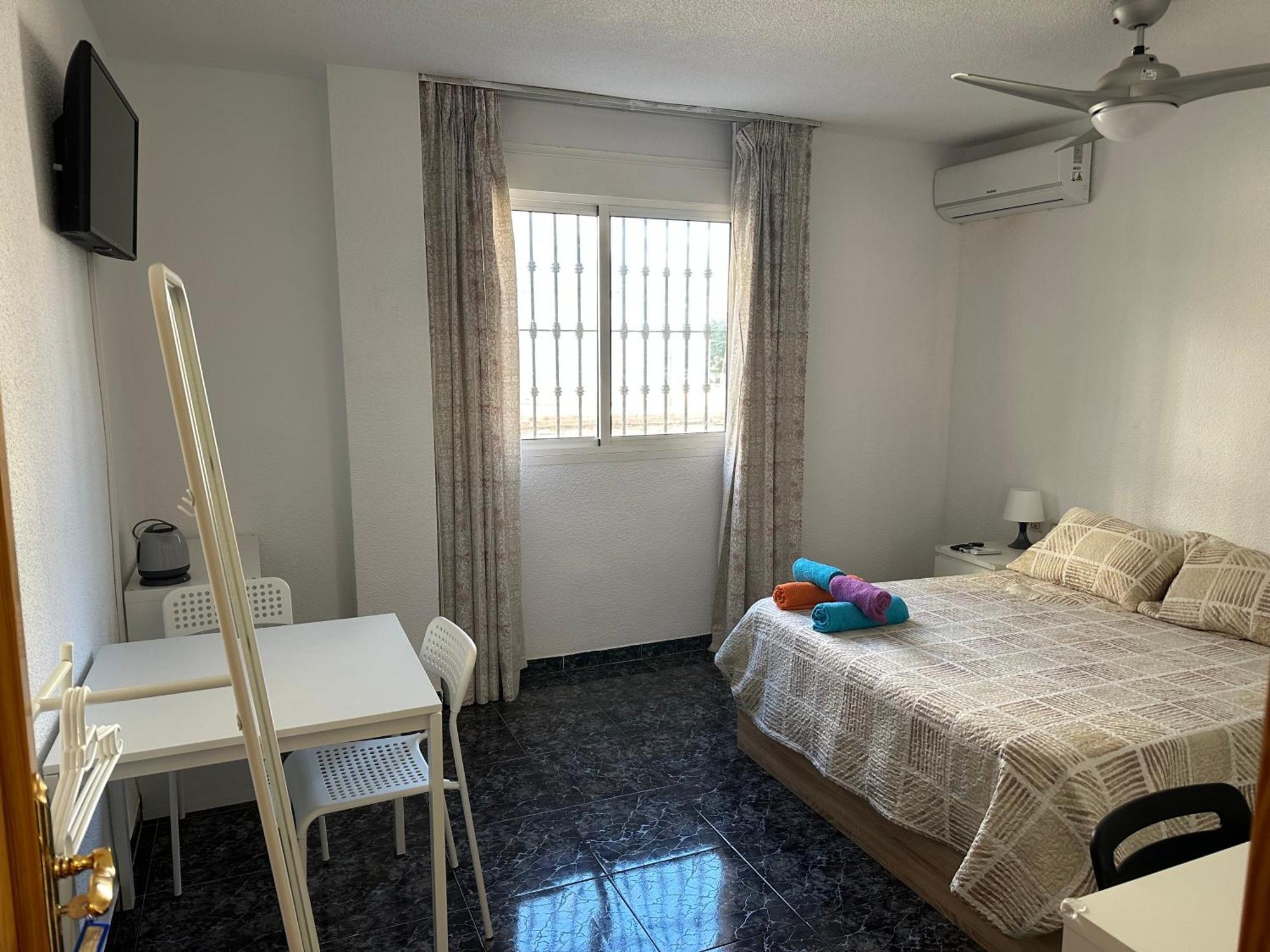 Almeria Centro Habitacion Privada En Apartamento Compartido Buitenkant foto