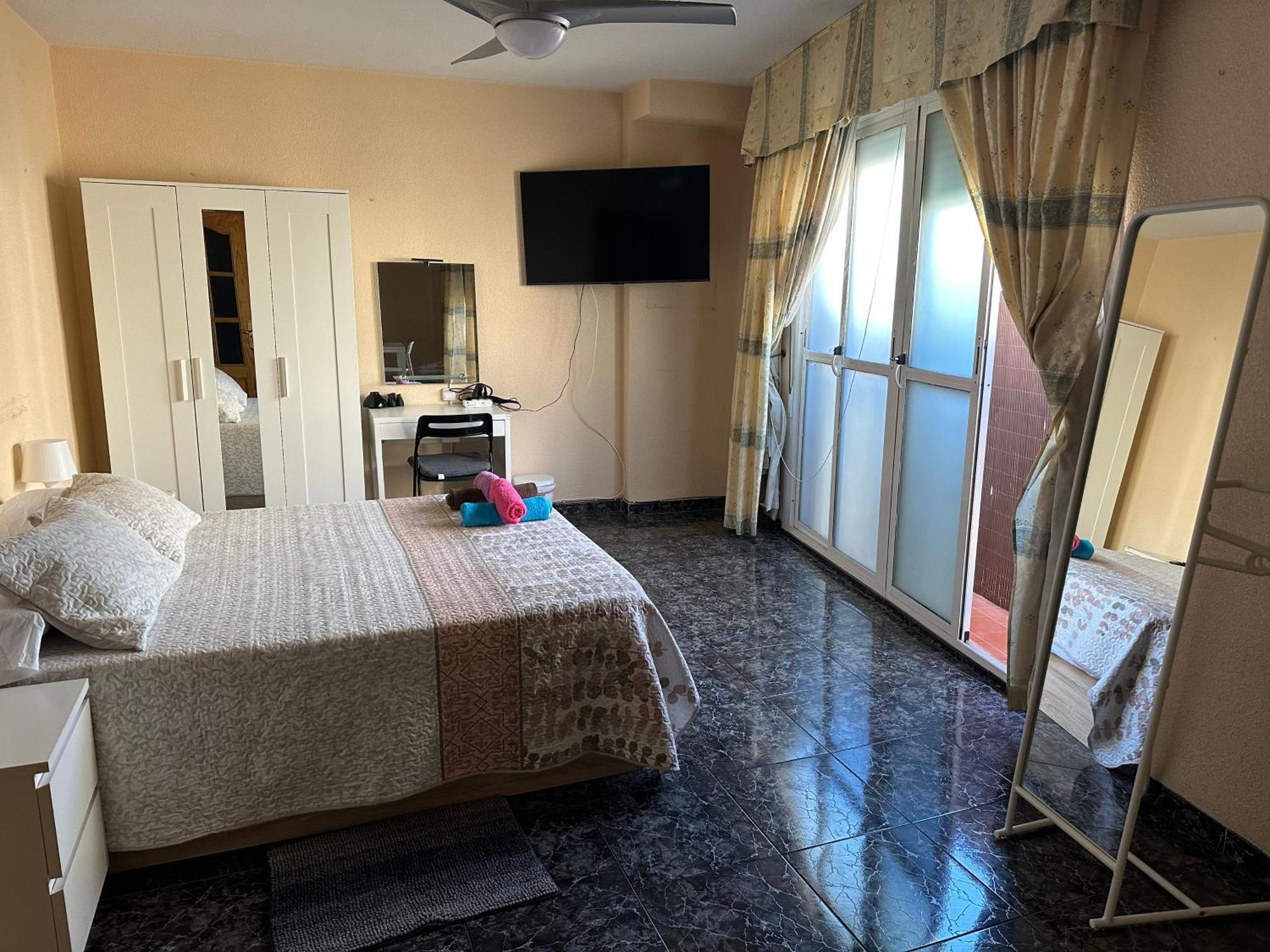 Almeria Centro Habitacion Privada En Apartamento Compartido Buitenkant foto