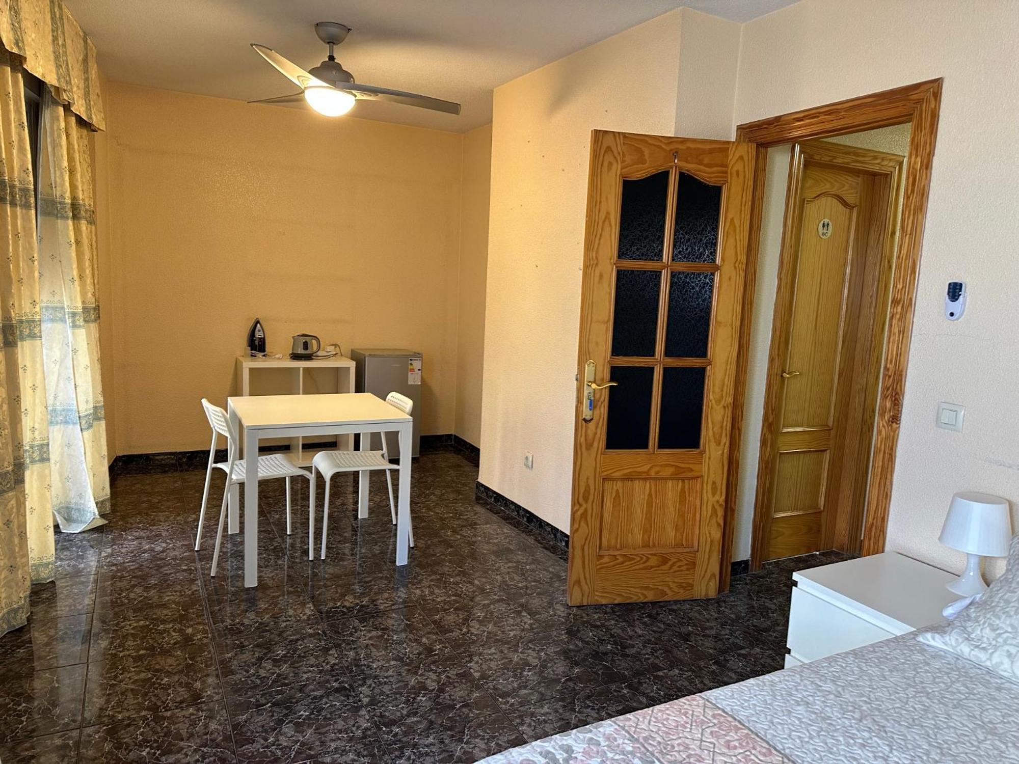 Almeria Centro Habitacion Privada En Apartamento Compartido Buitenkant foto