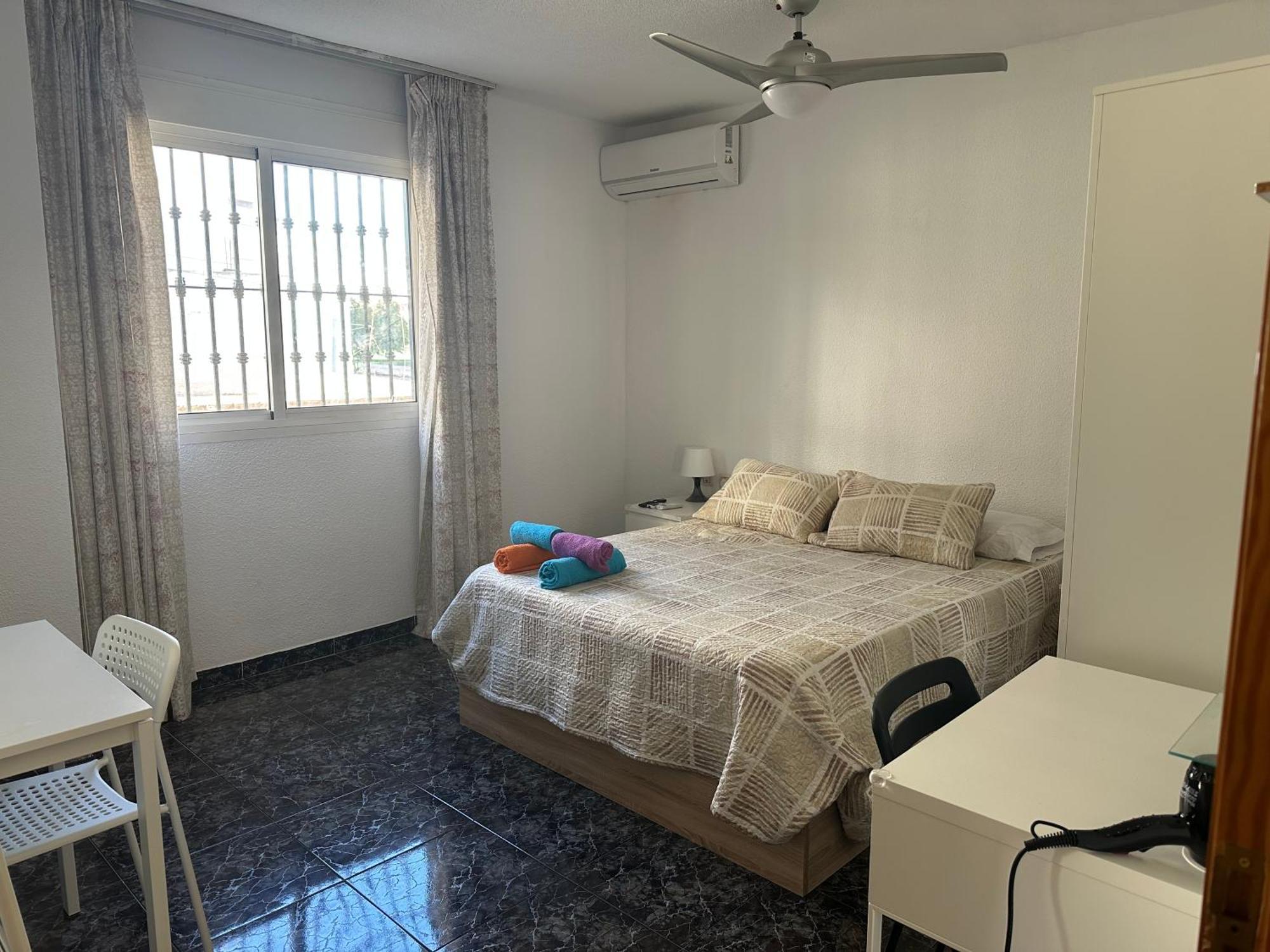 Almeria Centro Habitacion Privada En Apartamento Compartido Buitenkant foto